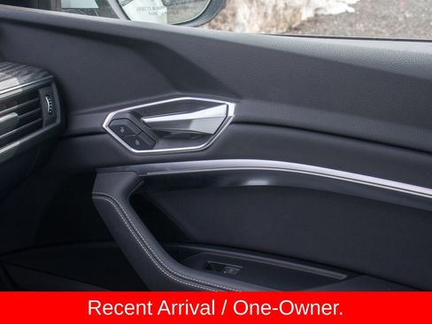 Used 2021 Audi e-tron Premium Plus w/ Premium Plus Package image 18