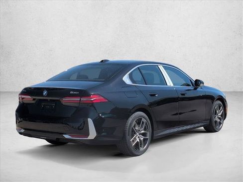 Used 2027 BMW 530i xDrive w/ Premium Package AWD/4WD image 2