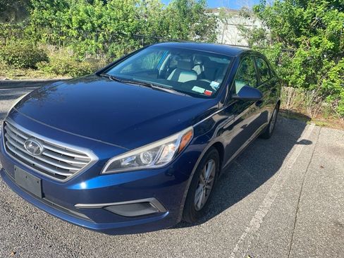 Used 2016 Hyundai Sonata SE FWD image 2