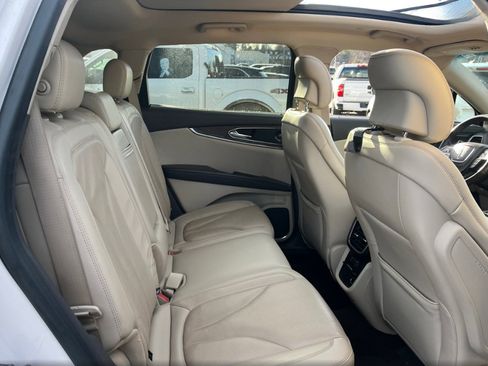 Used 2019 Lincoln Nautilus Reserve w/ Driver Assistance Package image 16