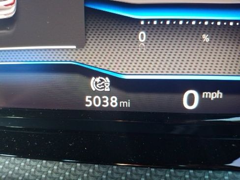 Used 2024 Volkswagen Golf R image 11