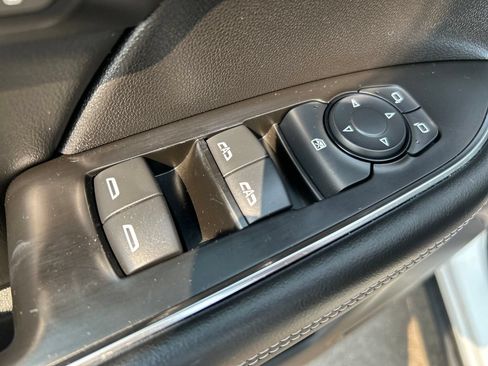 Used 2023 Buick Envision Essence FWD image 18