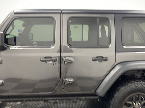Used 2018 Jeep Wrangler Unlimited Sport S AWD/4WD image 13