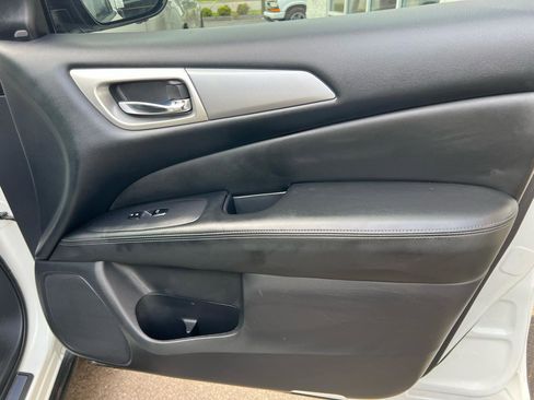 Used 2017 Nissan Pathfinder SL w/ SL Premium Package AWD/4WD image 19