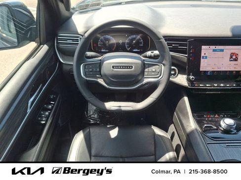 Used 2024 Jeep Wagoneer L Series II w/ Flexible Seating Group AWD/4WD image 15