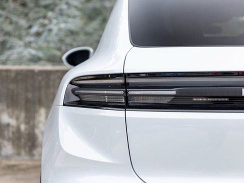 New 2025 Porsche Macan Electric RWD image 20