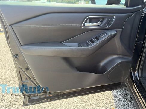 Used 2024 Nissan Rogue Platinum w/ Platinum Premium Package FWD image 20