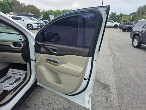 Used 2019 GMC Acadia Denali w/ Technology Package FWD image 14