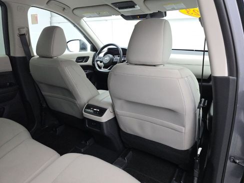 Used 2023 Nissan Pathfinder SV w/ Black Appearance Package image 46