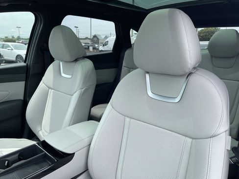 New 2025 Hyundai Tucson Limited image 16