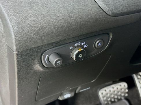 Used 2023 Buick Encore GX Select w/ Sport Touring Package image 12