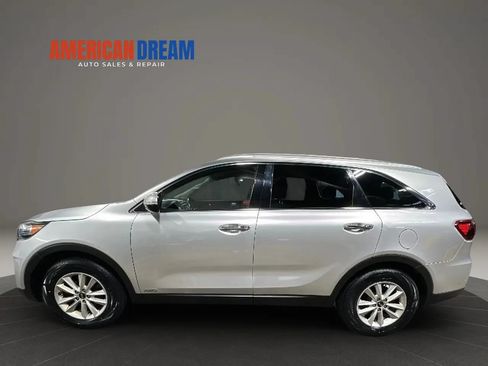 Used 2019 Kia Sorento AWD w/ LX Convenience Package image 2