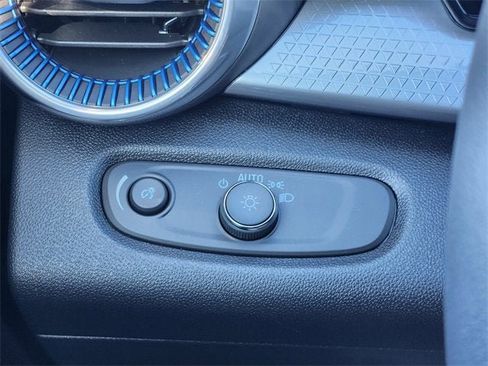 New 2025 Chevrolet Trax LT image 35