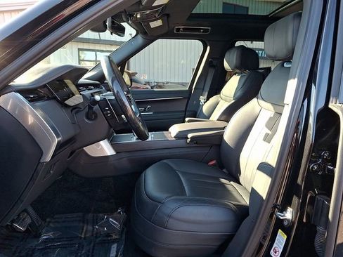 Used 2025 Land Rover Range Rover Long Wheelbase Autobiography image 17