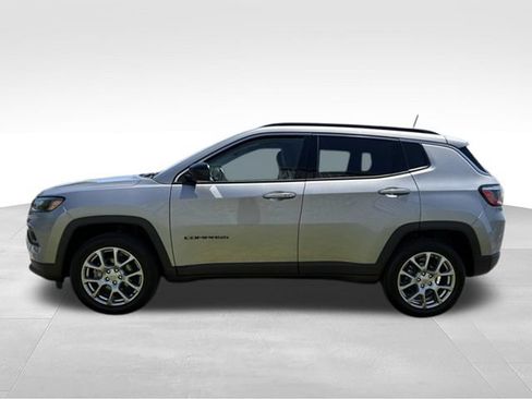 Used 2022 Jeep Compass Latitude AWD/4WD image 13