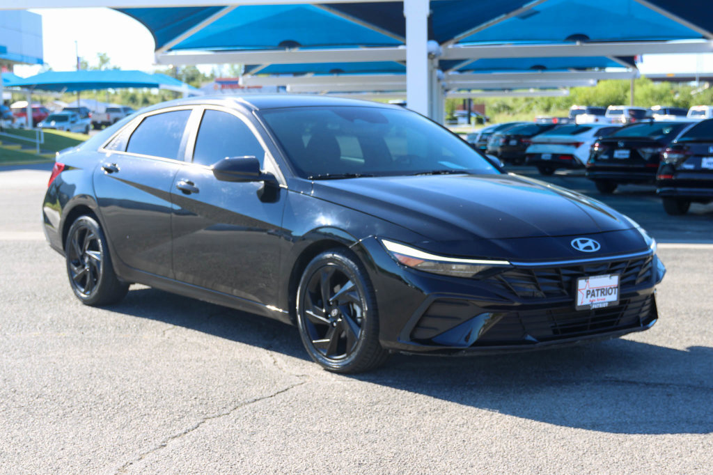 Used 2026 Hyundai Elantra Sport FWD image 1