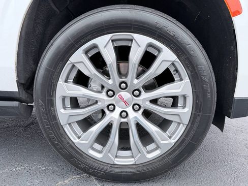 Used 2022 GMC Yukon Denali w/ Denali Premium Package image 27