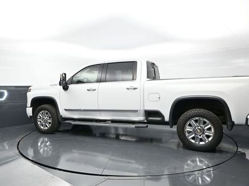 Used 2024 Chevrolet Silverado 2500 High Country w/ Z71 Off-Road Package AWD/4WD image 2