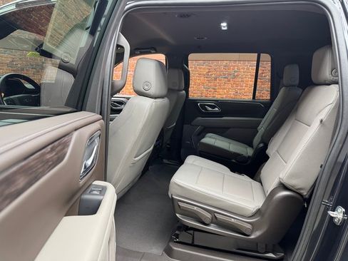 Used 2024 Chevrolet Suburban Z71 w/ Luxury Package image 25