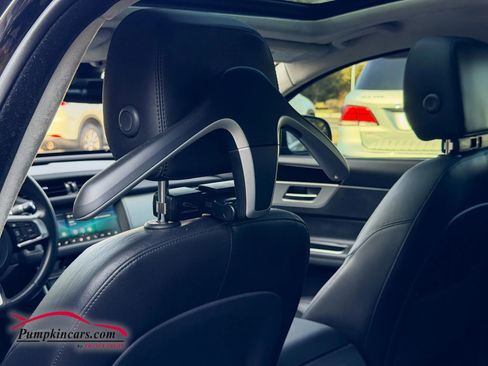 Used 2020 Jaguar XF Prestige image 27