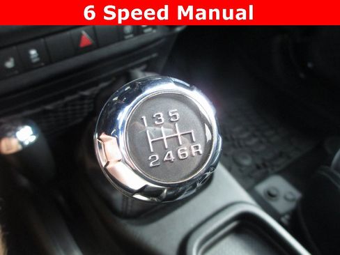 Used 2017 Jeep Wrangler Unlimited Sahara image 12