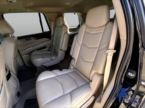 Used 2019 Cadillac Escalade Premium Luxury RWD image 21