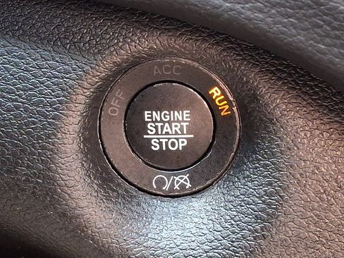 Certified 2021 Jeep Cherokee Latitude Lux w/ Sun & Sound Group image 23