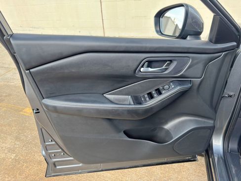 Used 2024 Nissan Rogue SV FWD image 33