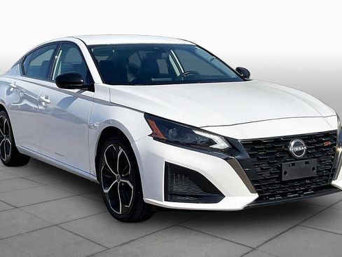 Used 2024 Nissan Altima 2.5 SR FWD image 3
