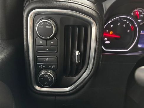 Used 2020 Chevrolet Silverado 2500 LT w/ Z71 Off-Road Package image 38