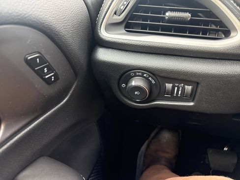 New 2026 Chrysler Pacifica Select image 15