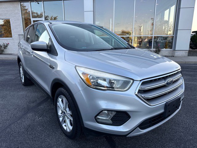 Used 2017 Ford Escape SE FWD image 1