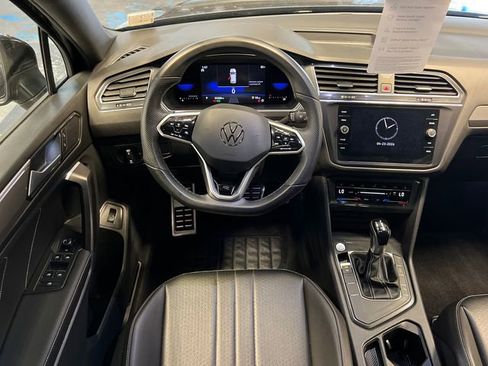 Certified 2022 Volkswagen Tiguan SE R-Line FWD image 19