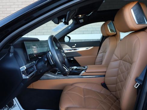 Used 2024 BMW 740i w/ Premium Package 2 RWD image 16