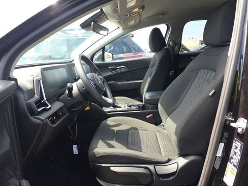 Used 2025 Kia Sportage LX FWD image 3