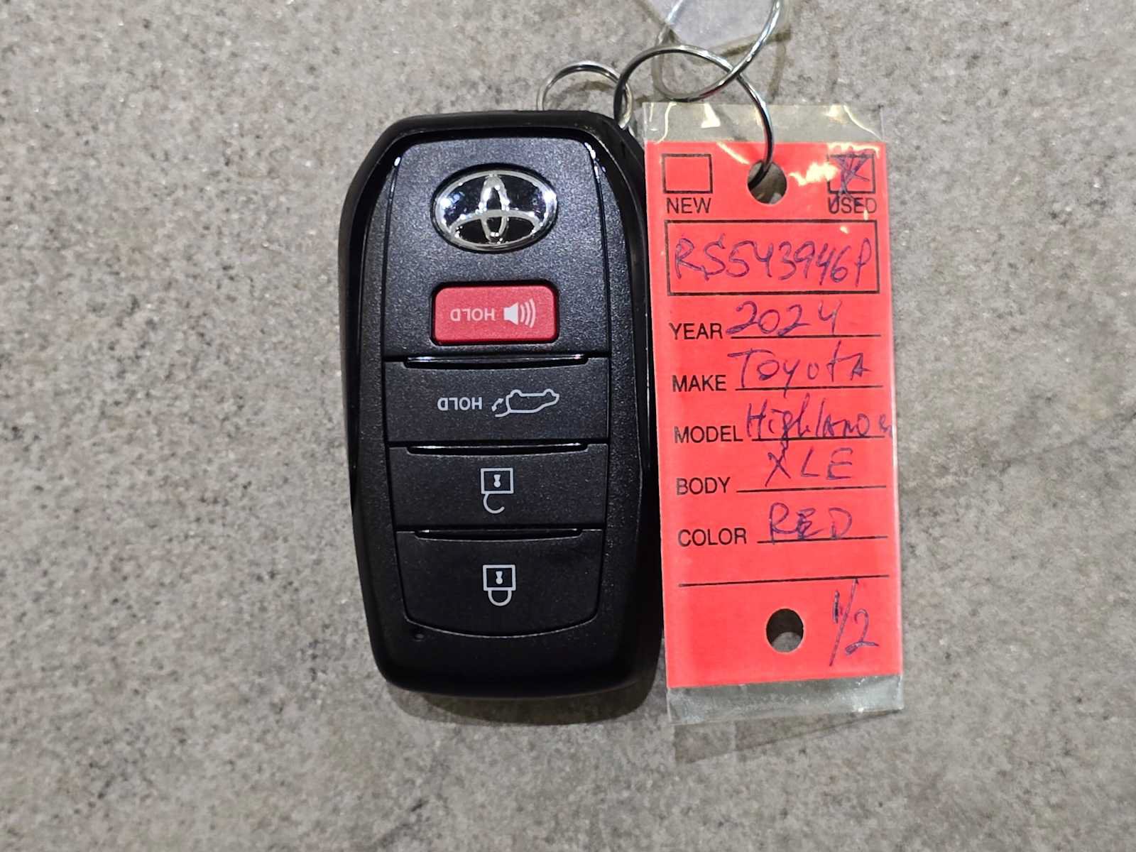 Used 2024 Toyota Highlander XLE AWD/4WD image 33