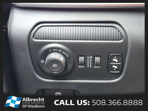 Used 2024 Jeep Grand Wagoneer L Series III AWD/4WD image 27