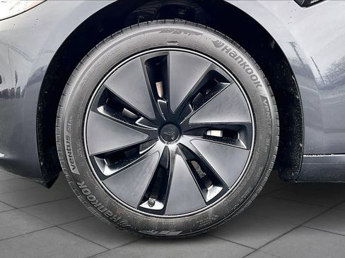 Used 2025 Tesla Model 3 Long Range image 9