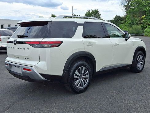 Used 2022 Nissan Pathfinder SL AWD/4WD image 6