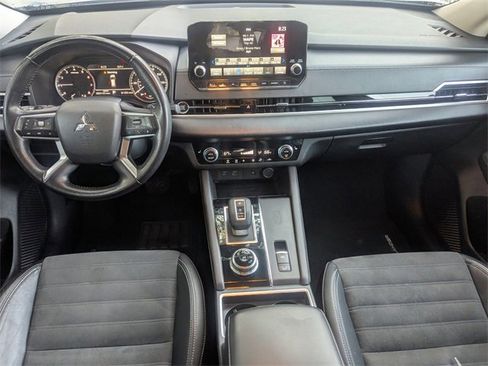 Used 2022 Mitsubishi Outlander SE image 15