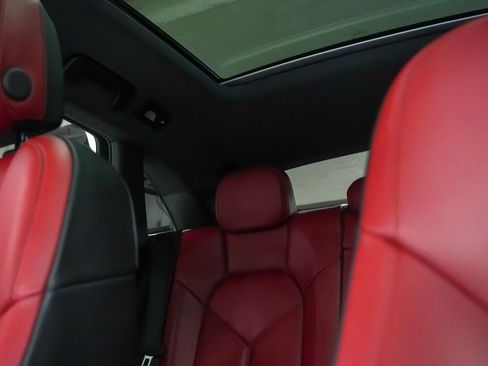 Used 2025 Porsche Macan image 36