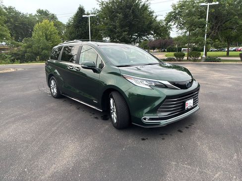Used 2021 Toyota Sienna Limited AWD/4WD image 30