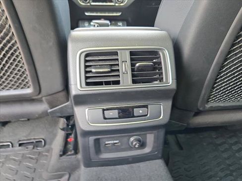 Used 2019 Audi Q5 2.0T Premium Plus w/ Premium Plus Package AWD/4WD image 17