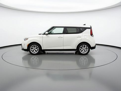 Used 2025 Kia Soul LX w/ LX Technology Package FWD image 5