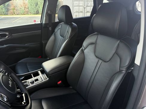 Used 2025 Kia Sorento EX AWD/4WD image 22