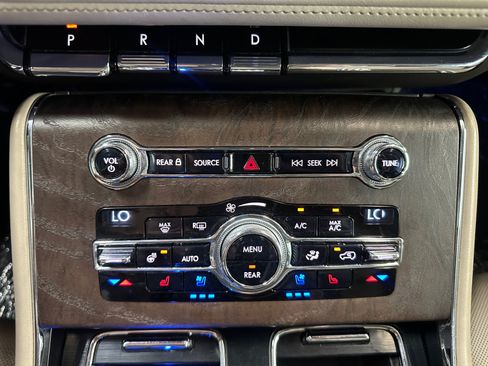 Used 2020 Lincoln Aviator Reserve w/ Equipment Group 201A AWD/4WD image 17