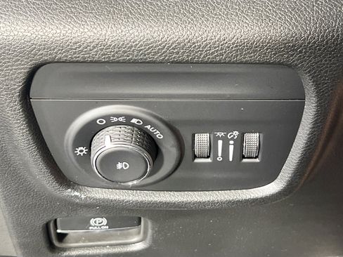 Used 2023 Jeep Grand Cherokee Limited AWD/4WD image 10