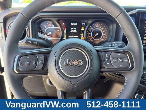 Used 2025 Jeep Gladiator Rubicon AWD/4WD image 18