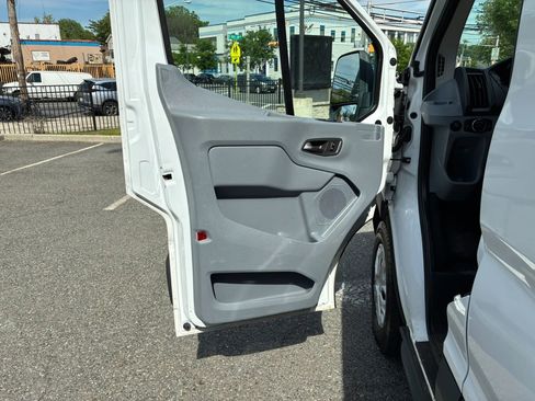 Used 2015 Ford Transit 350 XLT RWD image 9