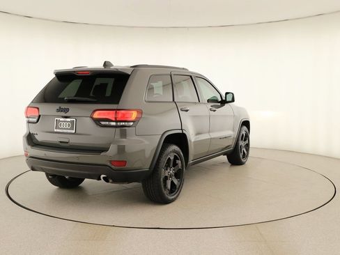 Used 2019 Jeep Grand Cherokee Laredo AWD/4WD image 6